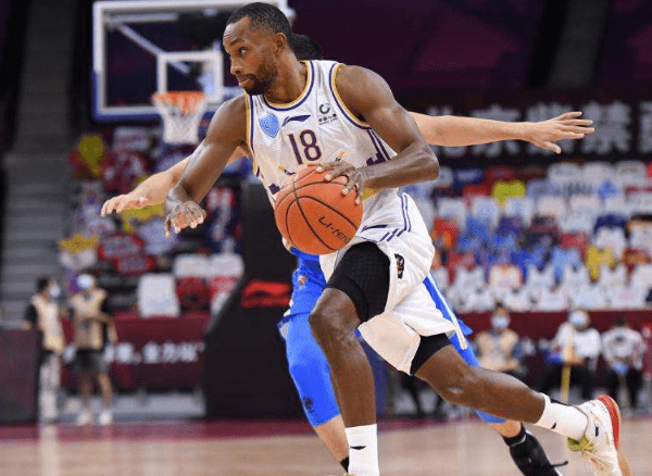 关于山东泰山国际比赛日状态回暖，志在荷甲名次提升，悬念犹存，赛程密集仍需轮换的信息