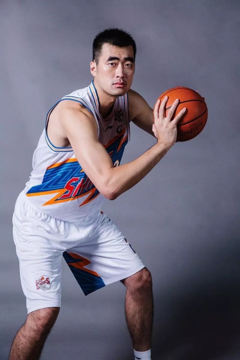 刚刚！Ning在TL比赛中精彩发挥今夜队长鼓劲引欢呼，费城76人围绕CBA常规赛刷新队史纪录的简单介绍